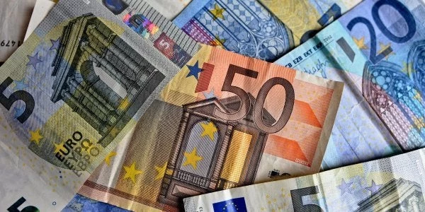 Ερχεται αύξηση του κατώτατου μισθού
